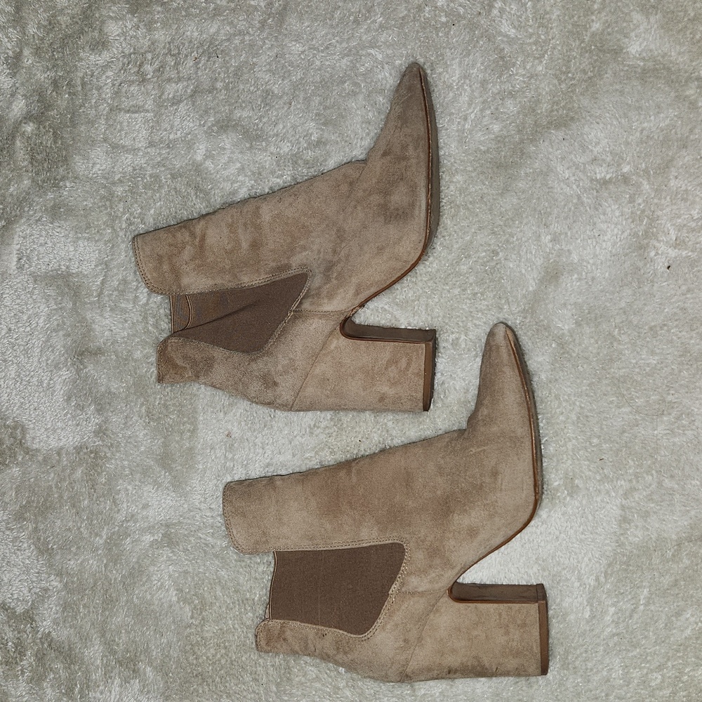 Chinese Laundry / Cavallari Tan Suede Booties